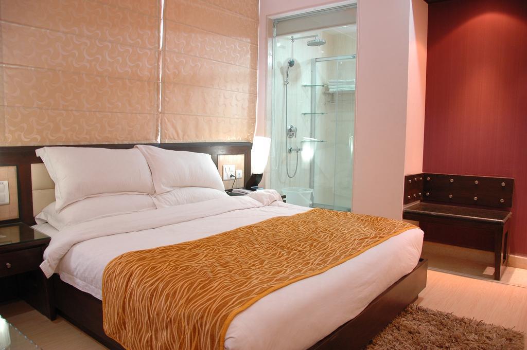 Hotel Palmdale Zirakpur Экстерьер фото