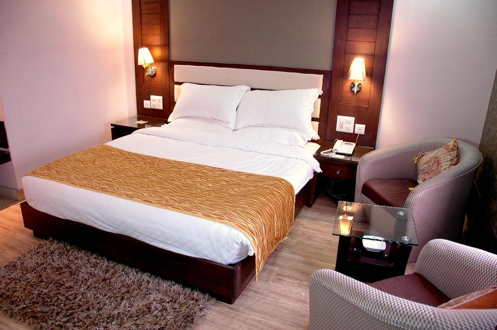 Hotel Palmdale Zirakpur Экстерьер фото