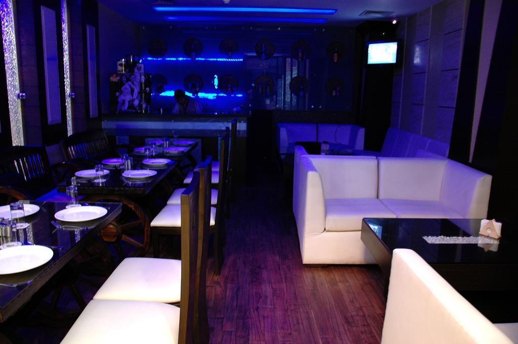 Hotel Palmdale Zirakpur Экстерьер фото