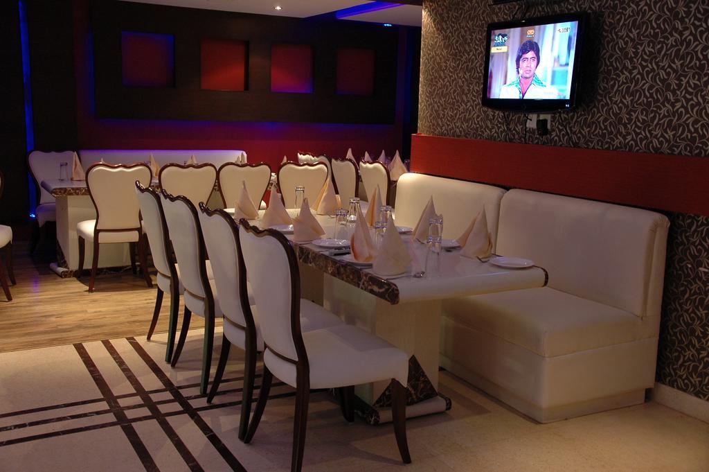 Hotel Palmdale Zirakpur Экстерьер фото