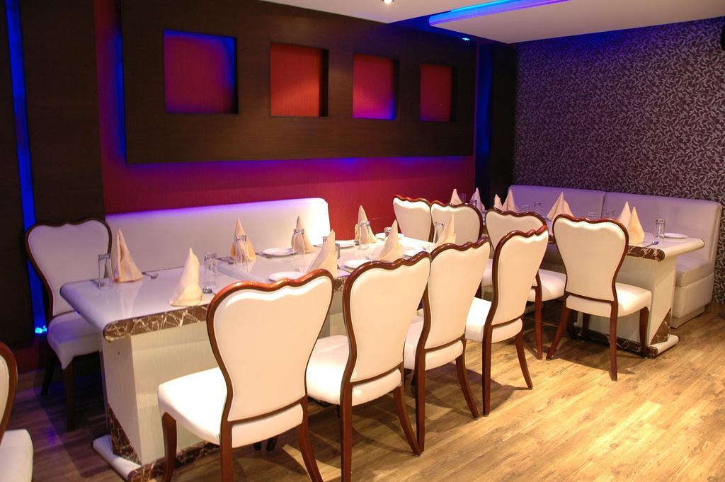 Hotel Palmdale Zirakpur Экстерьер фото