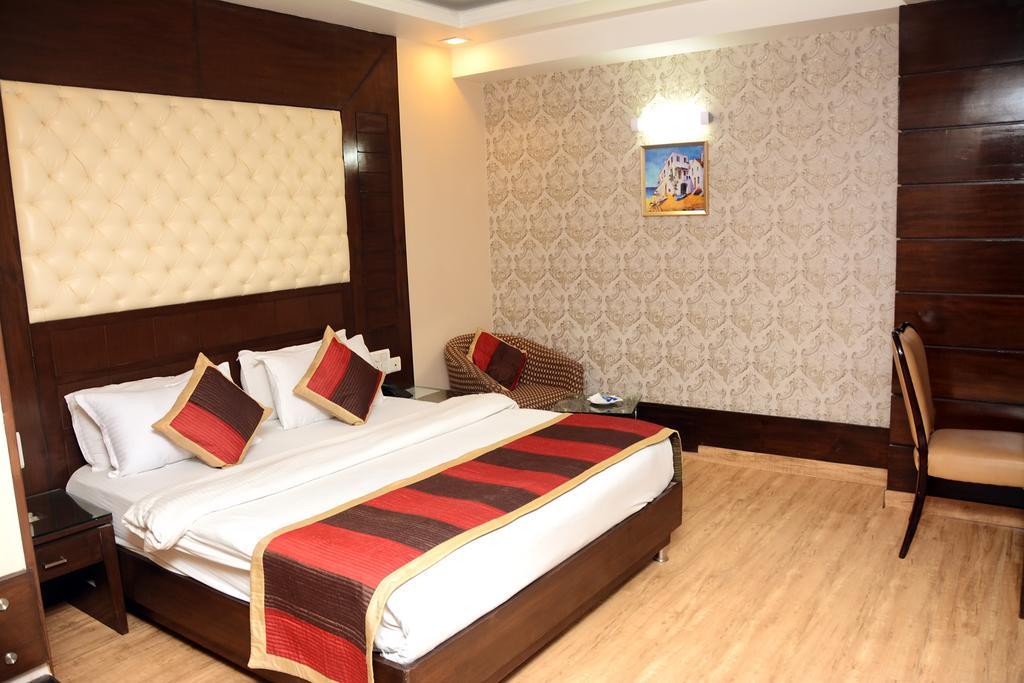 Hotel Palmdale Zirakpur Номер фото