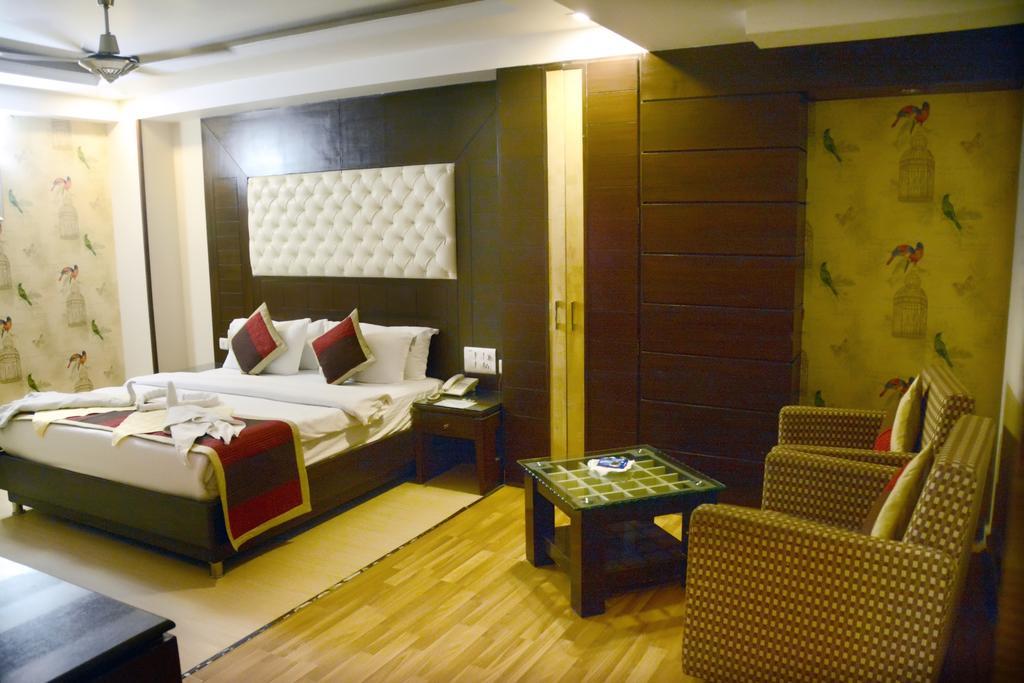 Hotel Palmdale Zirakpur Экстерьер фото
